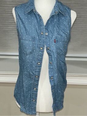 Levi's Sleeveless Chambray Button-Front Shirt — Light Blue with White Dot Print